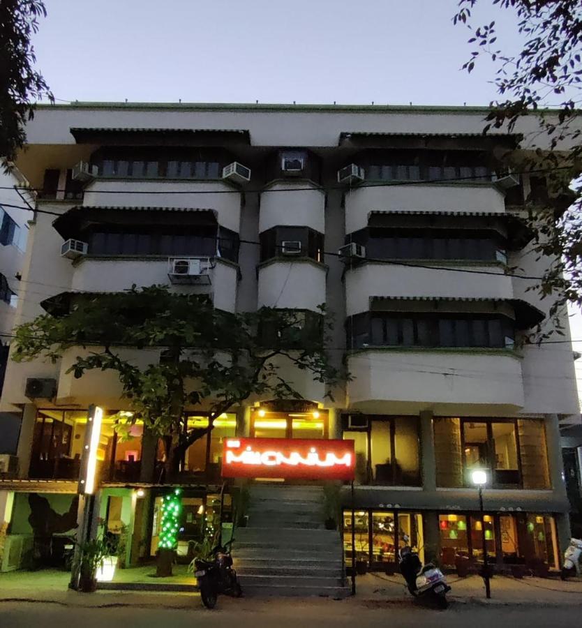 Hotel GRG Vadodara Exterior foto